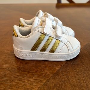 Adidas sneakers | Toddler size 4 | white with gold stripes